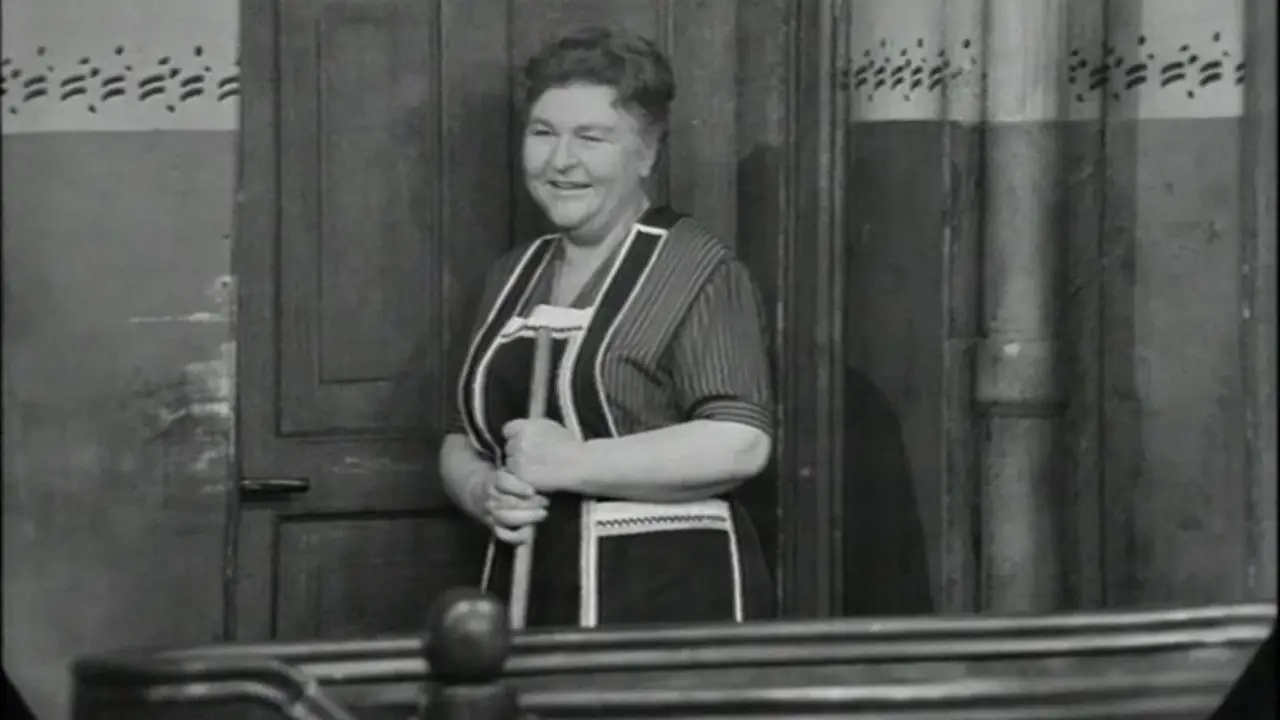 Ohnsorg Theater - Tratsch im Treppenhaus hdfilme